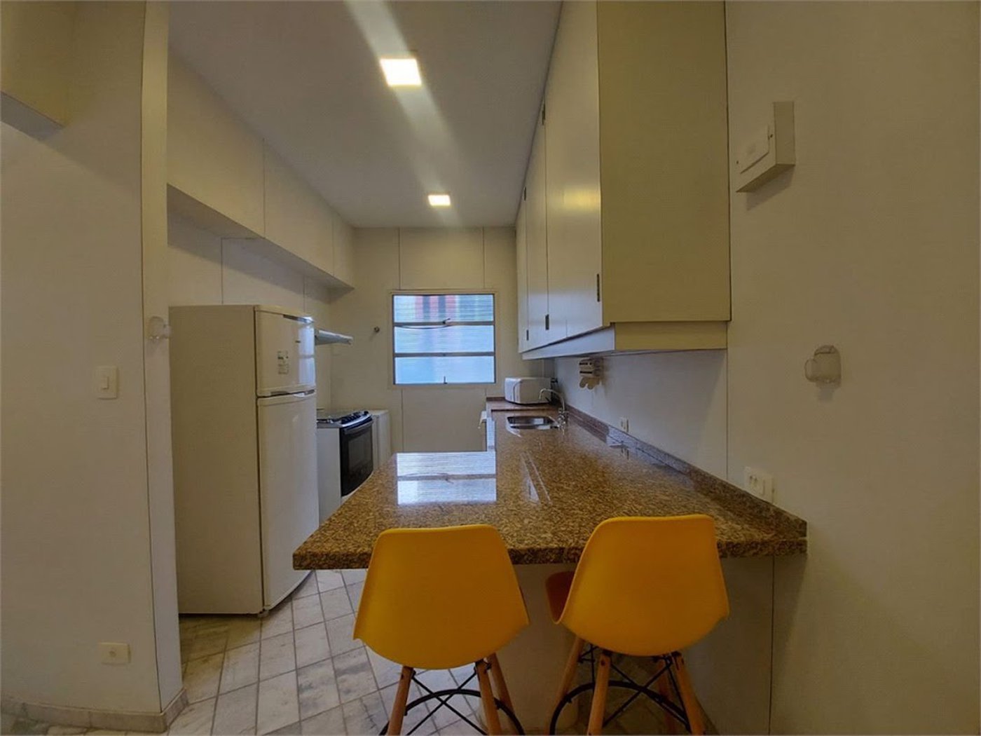 Apartamento com 4 dormitórios à venda, 120 m² por R$ 700.000,00 - Pitangueiras - Guarujá/SP