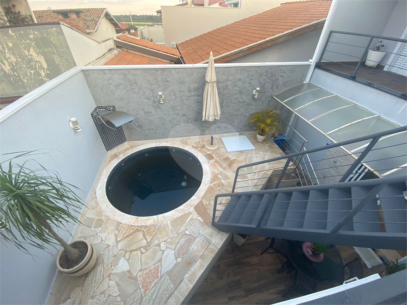 Casa à venda com 4 suítes no condomínio Okinawa, Paulínia - SP