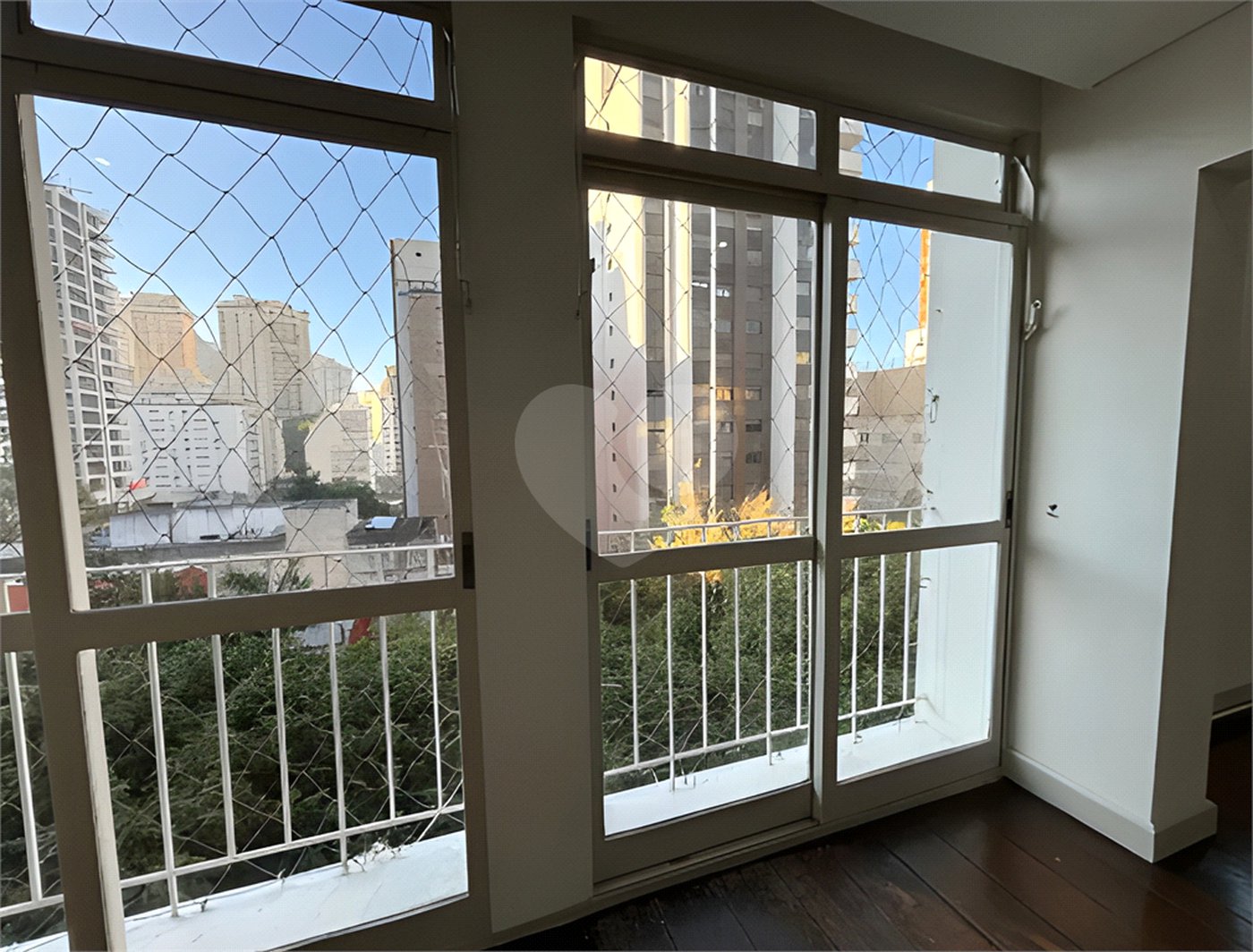 Apartamento à venda com 3 quartos, sendo 1 suíte, em Cerqueira César, São Paulo, SP