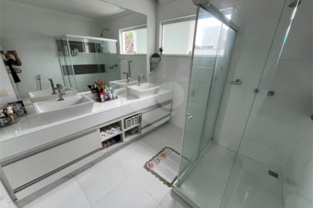 Casa à venda com 3 quartos, sendo 1 suíte, no condomínio Golden Village, Rio de Janeiro - RJ