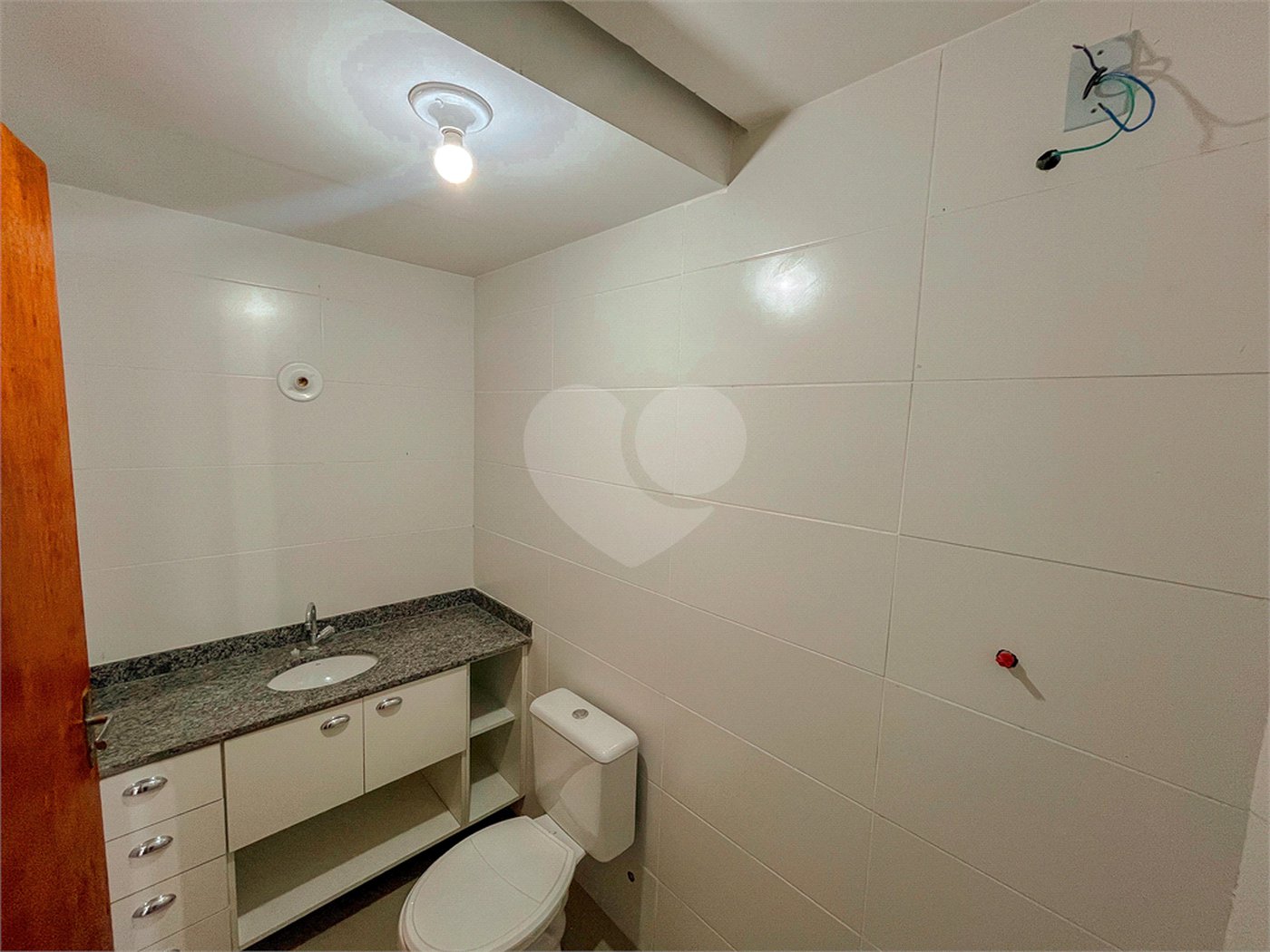 Casa à venda com 4 quartos, sendo 1 suíte, no condomínio Imperial Santa Cruz, Rio de Janeiro - RJ