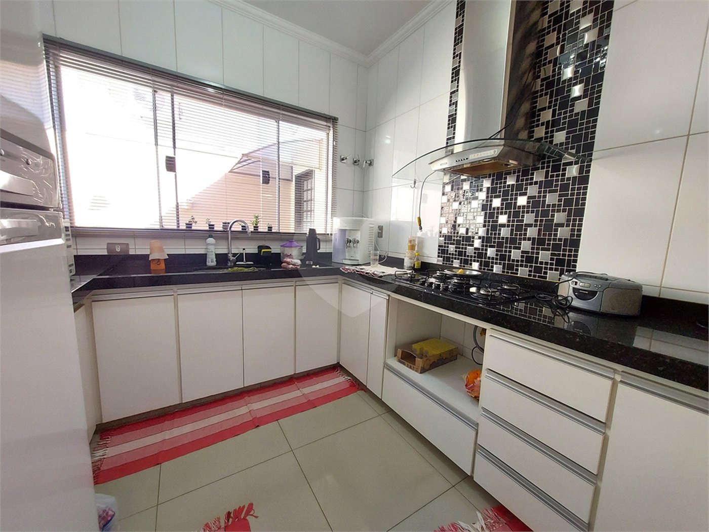 Casa à venda com 4 quartos, sendo 2 suítes, no condomínio Nascente do Jaraguá, Araraquara - SP