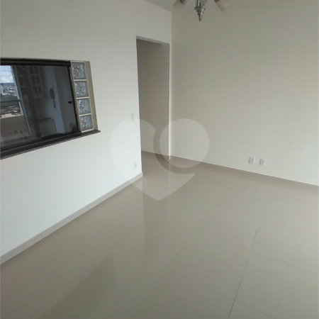 Apartamento com 3 dormitórios sendo 1 suíte.