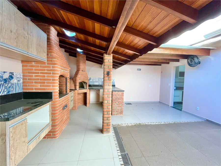 Casa à venda com 3 quartos, sendo 1 suíte, no condomínio Residencial Villa Flora, Votorantim - SP