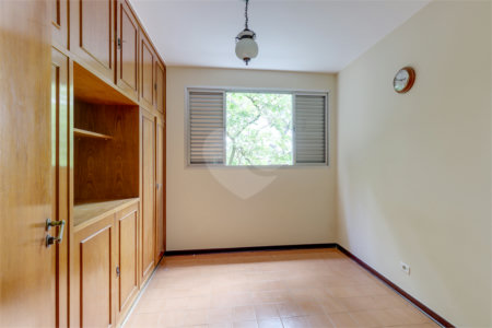 Casa à venda com 4 quartos, sendo 3 suítes, em Jardim Marajoara, São Paulo, SP