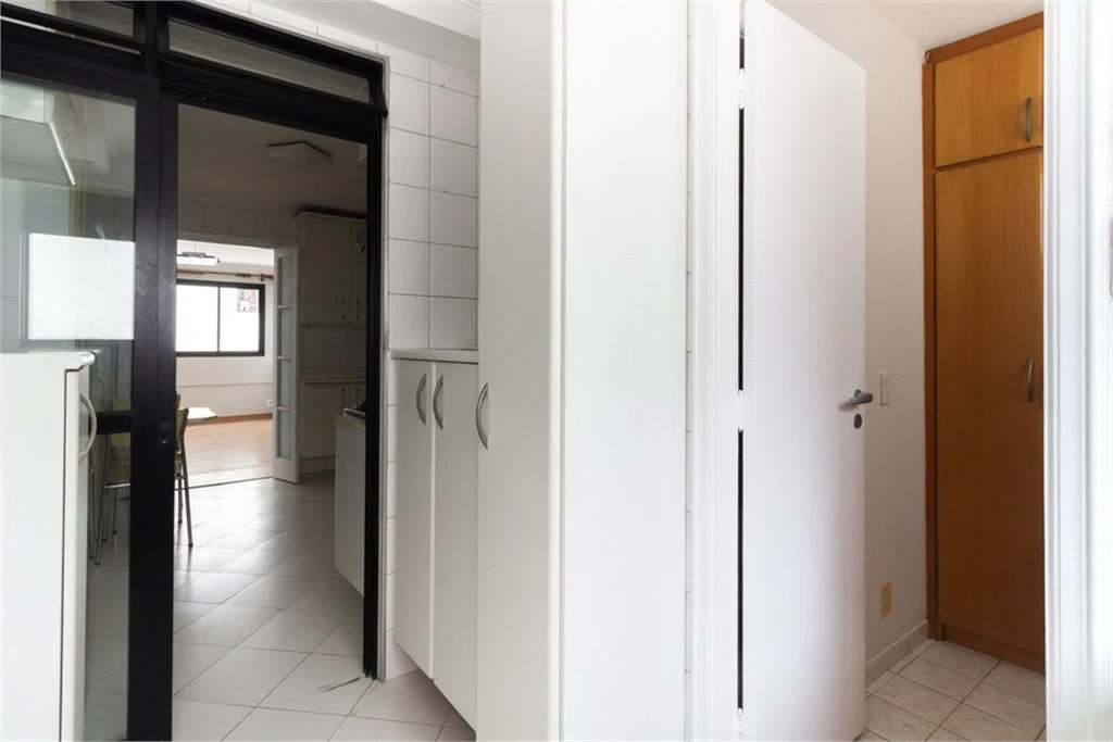 Apartamento à venda com 4 quartos, sendo 2 suítes,  em Vila Hamburguesa, São Paulo, SP