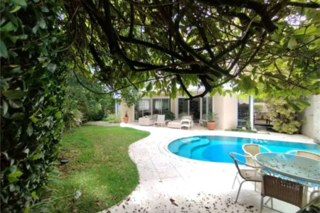 Casa à venda ou para alugar com 4 suítes no condomínio Solares Vila Europa, São Paulo - SP