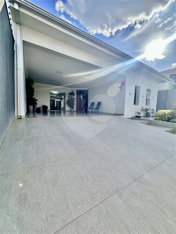 Sobrado à venda com 4 suítes em Jardim Shangri-lá, Cuiabá, MT