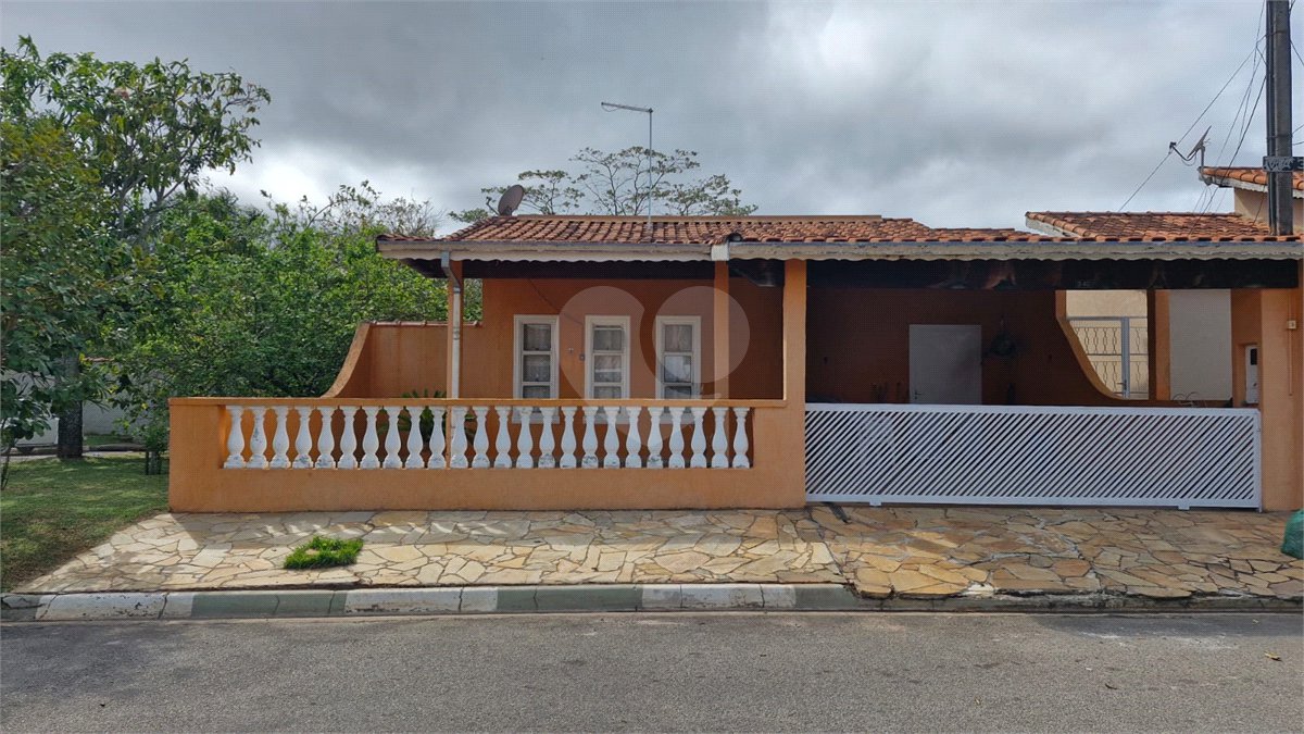 Casa para alugar com 3 quartos, sendo 1 suíte, no condomínio Santa Mônica, Atibaia - SP