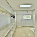 Casa em condomínio Impecável, 4 dorms / 2 suítes, varanda gourmet, piscina, 3 lareiras