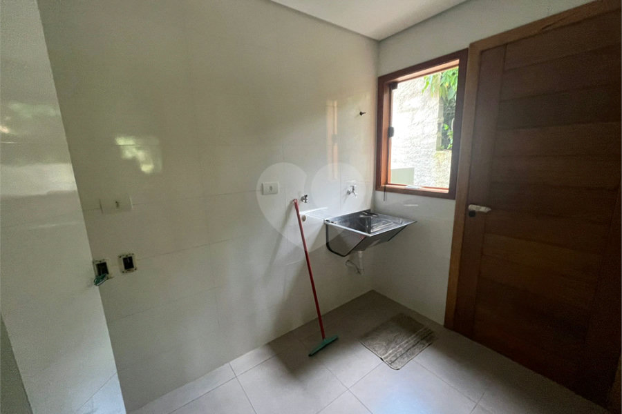 Sobrado à venda com 3 quartos, sendo 1 suíte,  em Serra da Cantareira, Mairiporã, SP