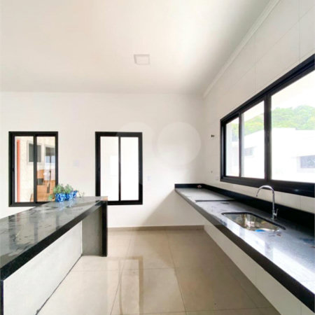 Casa à venda com 2 quartos, sendo 1 suíte, no condomínio Residencial Beija Flor, Atibaia - SP