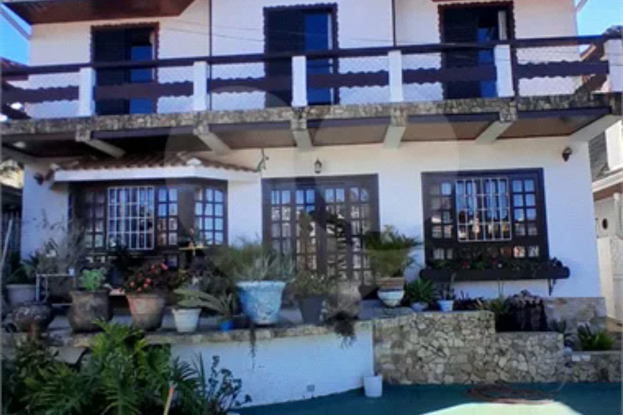 Sobrado à venda com 3 quartos, sendo 1 suíte, em Vila Isabela, Campos do Jordão, SP