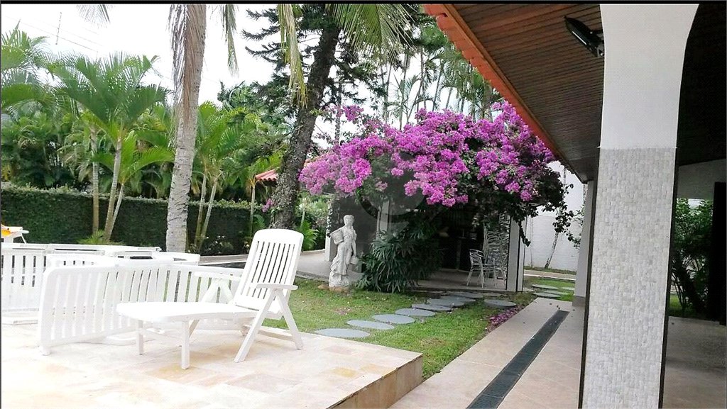 Casa à venda com 8 quartos, sendo 6 suítes,  no condomínio Acapulco, Guarujá - SP