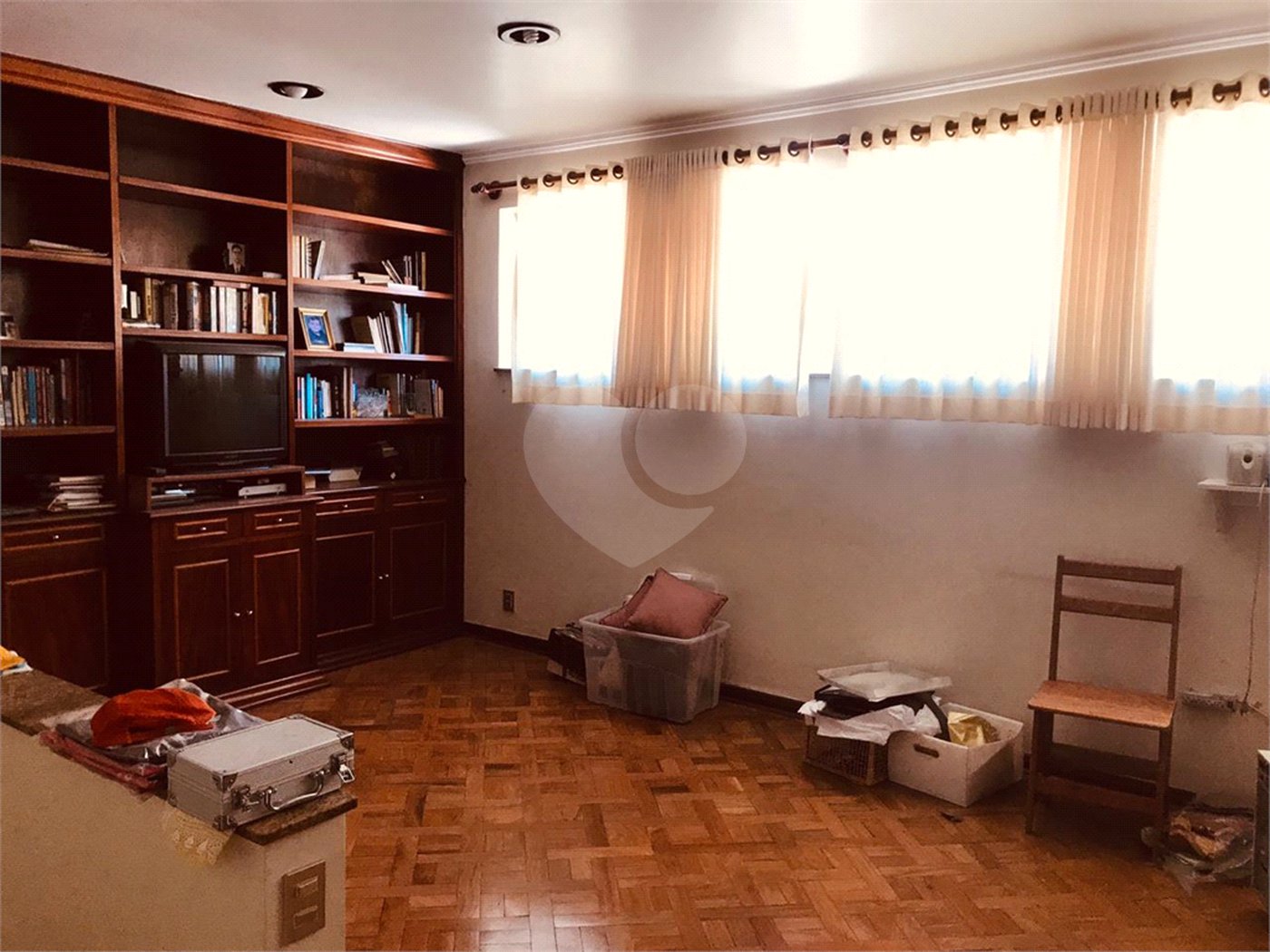 Casa à venda com 4 quartos, sendo 2 suítes, em Jardim das Vertentes, São Paulo, SP