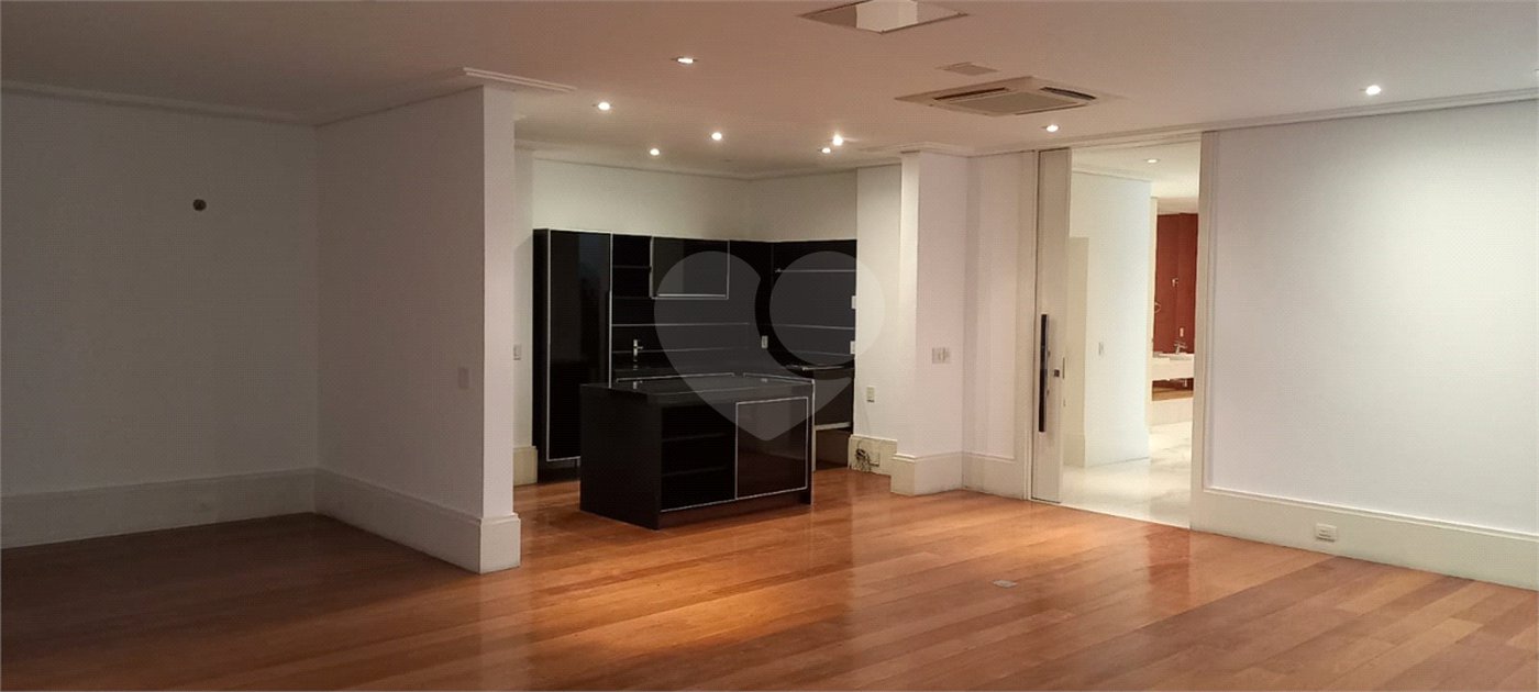 Sobrado à venda ou para alugar com 7 quartos, sendo 4 suítes,  em Cidade Jardim, São Paulo, SP
