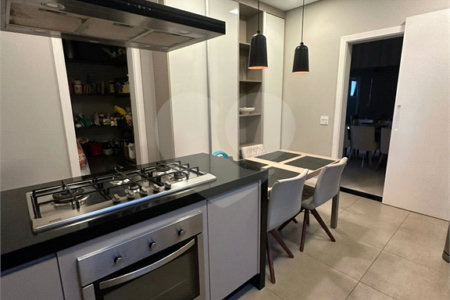 Casa à venda com 4 quartos, sendo 2 suítes, no condomínio Residencial Parque Esplanada, Votorantim - SP