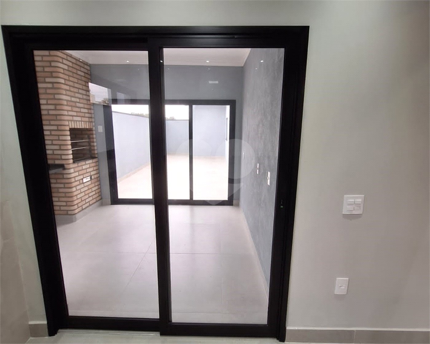 Casa à venda com 3 quartos, sendo 1 suíte,  no condomínio Helena Maria, Sorocaba - SP