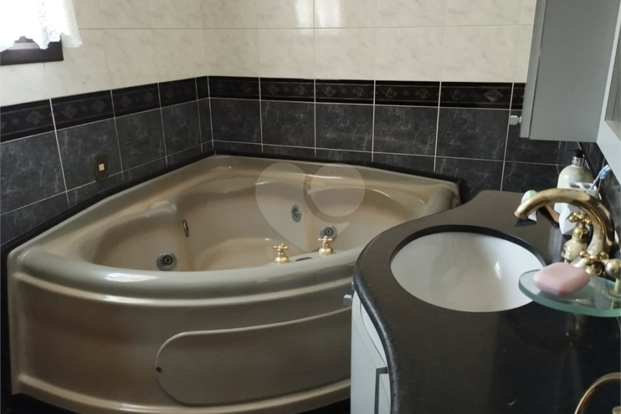 Sobrado à venda com 4 quartos, sendo 1 suíte, em Tremembé, São Paulo, SP