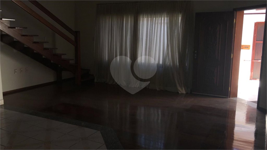 Sobrado à venda com 6 quartos, sendo 3 suítes, em Jardim Refúgio, Sorocaba, SP