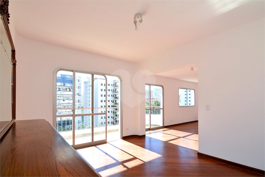 Apartamento à venda com 4 quartos, sendo 2 suítes,  em Brooklin Paulista, São Paulo, SP