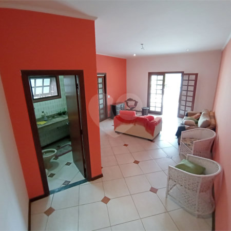 Casa à venda com 4 suítes no condomínio Estância Marambaia, Vinhedo - SP