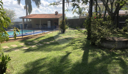 Casa à venda com 5 quartos, sendo 2 suítes,  no condomínio Residencial Guaraiuva -, Vargem - SP