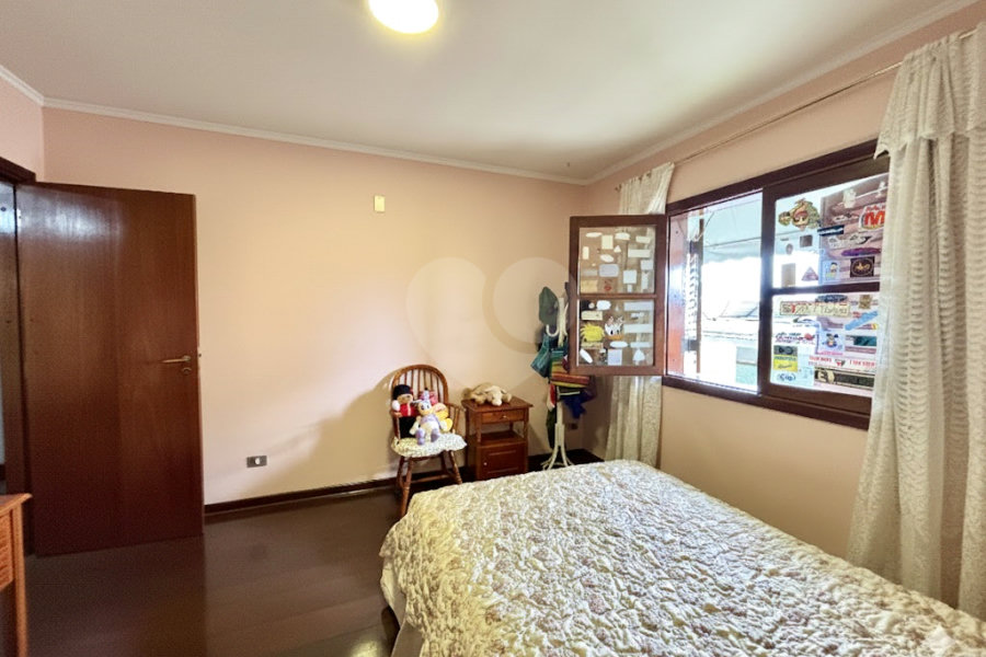 Sobrado à venda no Tucuruvi com 4 suítes, 2 master, salão de festas, área gourmet e 7 vagas.