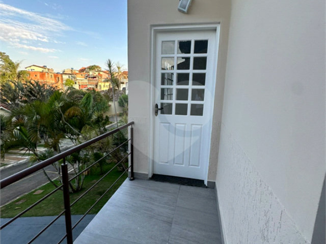 Casa à venda com 4 quartos, sendo 1 suíte,  no condomínio Jardim das Acácias, Cotia - SP
