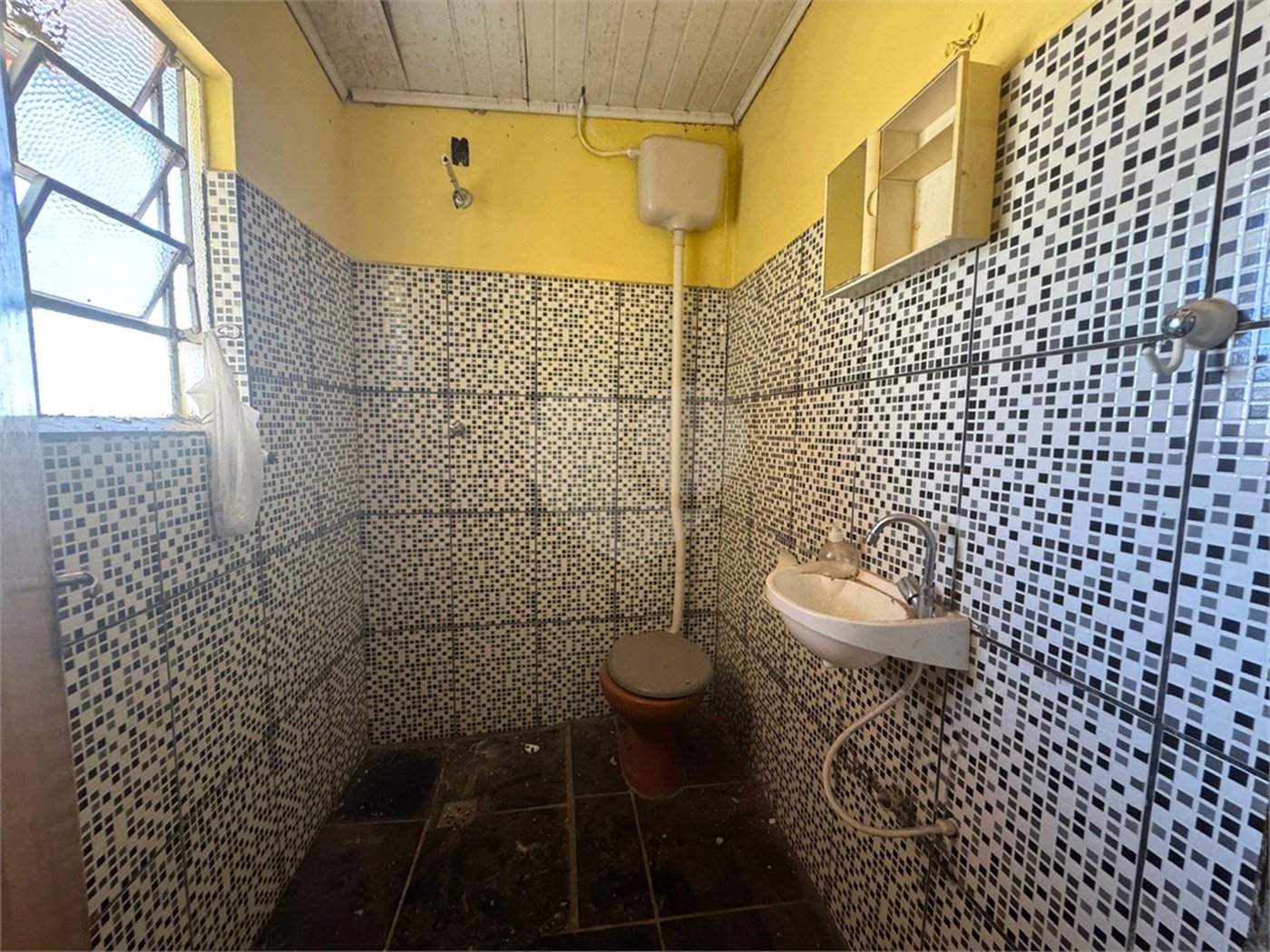 Casa à venda com 4 quartos, sendo 1 suíte, em Vila Maria, Itapetininga, SP