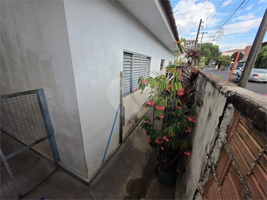 Casa térrea, 2 dormitórios com salão comercial Jd. Nova São Carlos