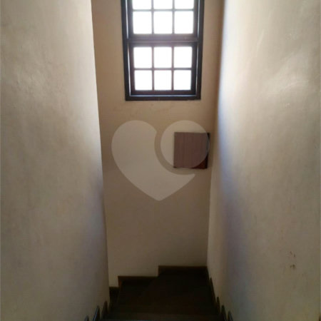 Sobrado à venda com 4 quartos, sendo 1 suíte, em Lavapés, Mairiporã, SP