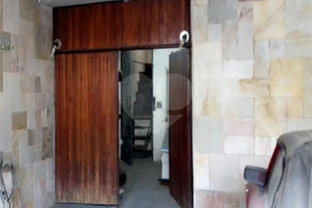 Sobrado à venda com 8 quartos, sendo 3 suítes, em Liberdade, São Paulo, SP