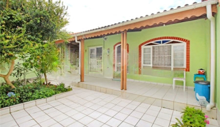 Casa à venda com 3 quartos, sendo 1 suíte,  em Estância Balneária Belmira Novaes, Peruíbe, SP