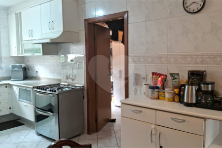 Apartamento a venda na Aclimação com 4 dormitórios e 2 vagas.