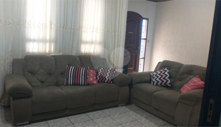 Casa à venda com 4 quartos, sendo 2 suítes,  em Conjunto Habitacional Brás Cubas, Mogi das Cruzes, SP