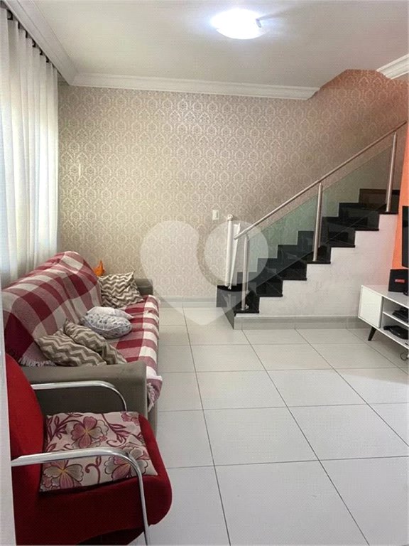 Casa à venda com 3 quartos, sendo 2 suítes, no condomínio Ibarra, São Paulo - SP
