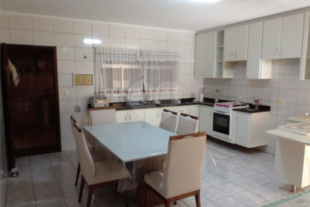 Sobrado à venda com 3 quartos, sendo 1 suíte,  em Vila América, Santo André, SP