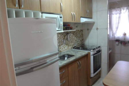 Apartamento no Condomínio Residencial Ipê I .
