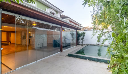 Casa à venda com 4 quartos, sendo 3 suítes,  no condomínio Village Place, São Paulo - SP