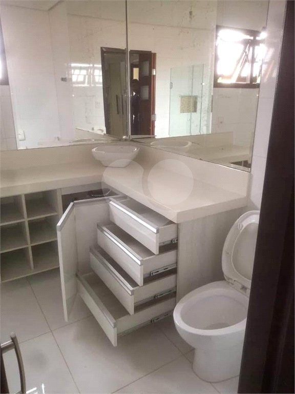 Casa à venda com 4 quartos, sendo 1 suíte,  em Vila Suissa, Mogi das Cruzes, SP