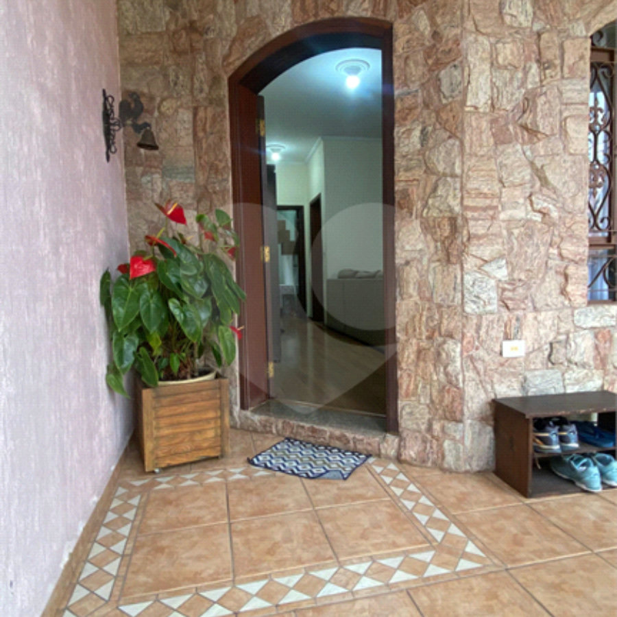 Casa à venda com 3 quartos, sendo 2 suítes, no condomínio Residencial Jardim Altos de Suzano, Suzano - SP