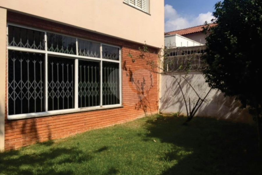 Sobrado à venda com 4 quartos, sendo 1 suíte, em Parque Edu Chaves, São Paulo, SP