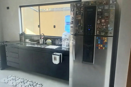 Casa à venda com 3 suítes em Alvinópolis, Atibaia, SP