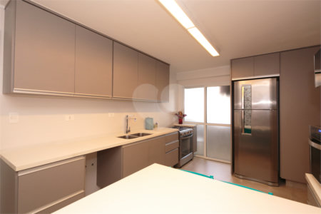 Apartamento à venda com 4 quartos, sendo 1 suíte, em Alto da Boa Vista, São Paulo, SP