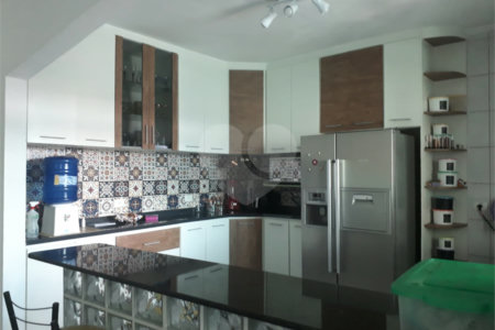 Casa à venda com 4 quartos, sendo 2 suítes, em Jardim Rosina, São Paulo, SP