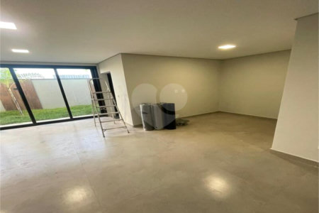 Casa à venda com 3 quartos, sendo 1 suíte, no condomínio Vila Paraty, Indaiatuba - SP