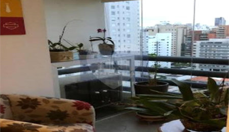 Apartamento à venda com 2 quartos, sendo 1 suíte,  em Moema, São Paulo, SP