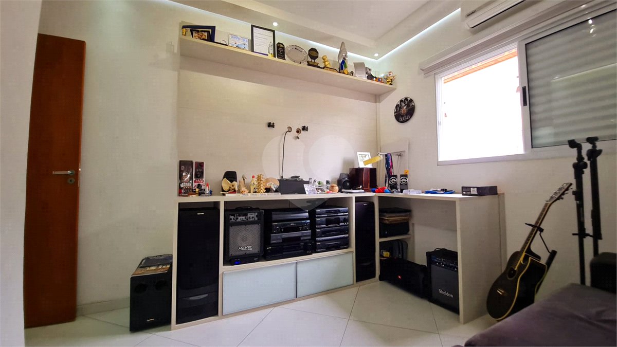 Sobrado à venda com 3 quartos, sendo 1 suíte,  em Jardim Leocádia, Sorocaba, SP