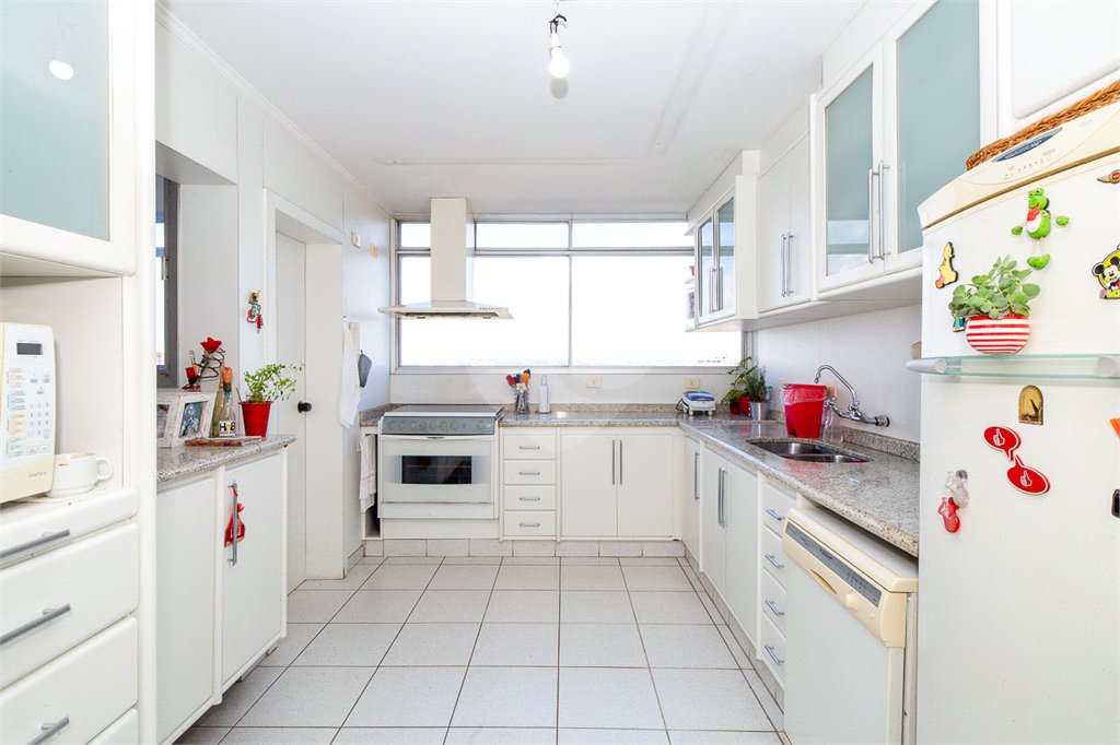 Apartamento à venda com 3 quartos, sendo 2 suítes,  em Alto da Boa Vista, São Paulo, SP